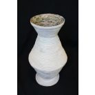 Elegáns, karcsú fehér váza dekoráció