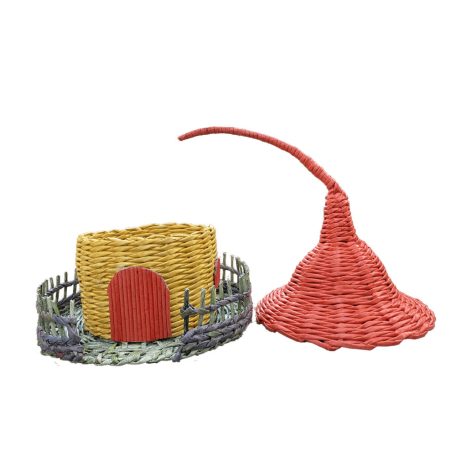 Manó ház tetővel, kerttel