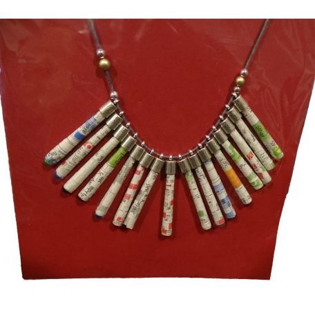 Necklace jewelry with many pearls