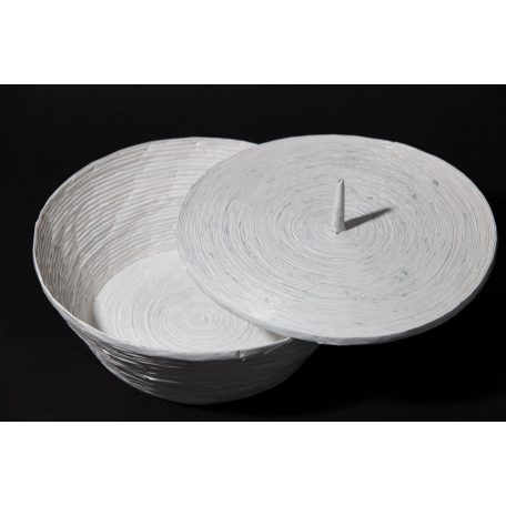 Kis tároló tetővel, alacsony falú, többféle színű